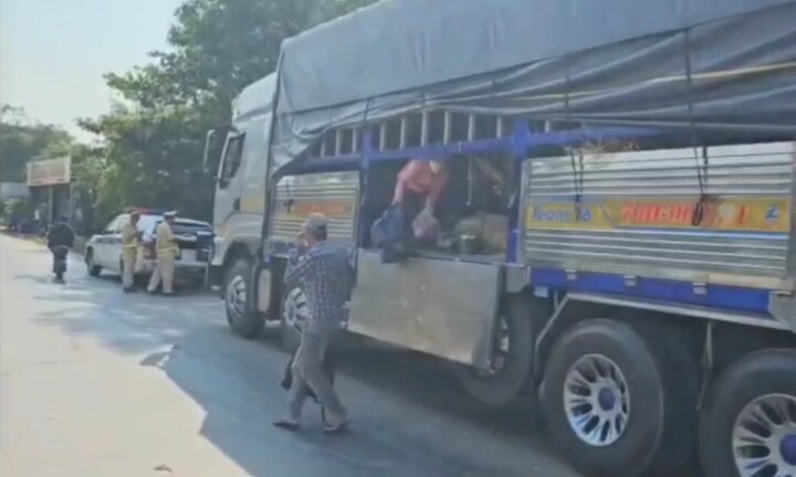 Lập biên bản tài xế chở 7 người nằm mắc võng trong thùng xe tải