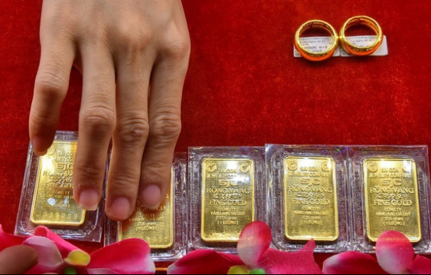 Giá vàng hôm nay 16/4: Vàng trong nước giảm nhẹ, SJC giao dịch quanh ngưỡng 67 triệu đồng/lượng