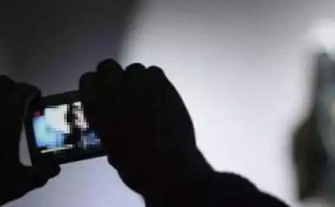 Chụp ảnh “nóng” để vay tiền, thiếu nữ 20 tuổi bị tống tiền