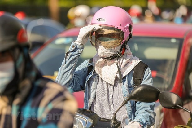 Miền Bắc và miền Trung nắng nóng gay gắt