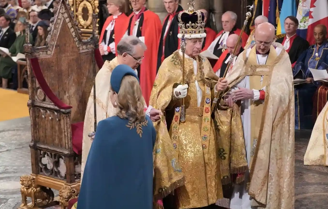 Vua Charles III chính thức đăng quang