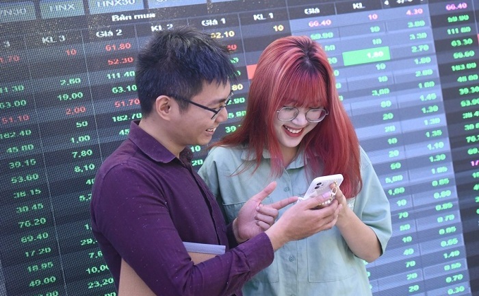 Cổ phiếu ngân hàng “đỏ lửa”, cổ phiếu bất động sản tăng “bốc đầu” sau tin hạ lãi suất