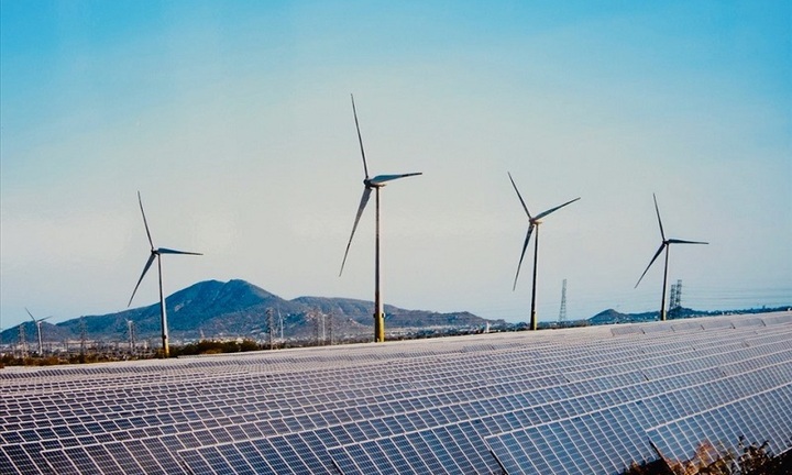 Bộ Công Thương thông tin việc chưa huy động điện tái tạo chuyển tiếp mà phải nhập khẩu điện