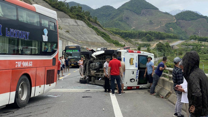 Vụ xe khách tông xe rước dâu trên cao tốc: Gặp nạn khi đi đám cưới đồng nghiệp