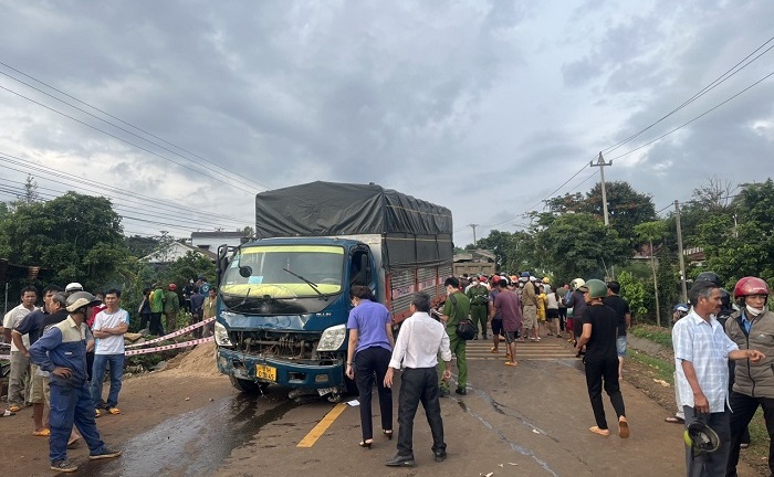 Gia Lai: Tai nạn giữa ô tô và xe máy, 3 người trong 1 gia đình tử vong tại chỗ