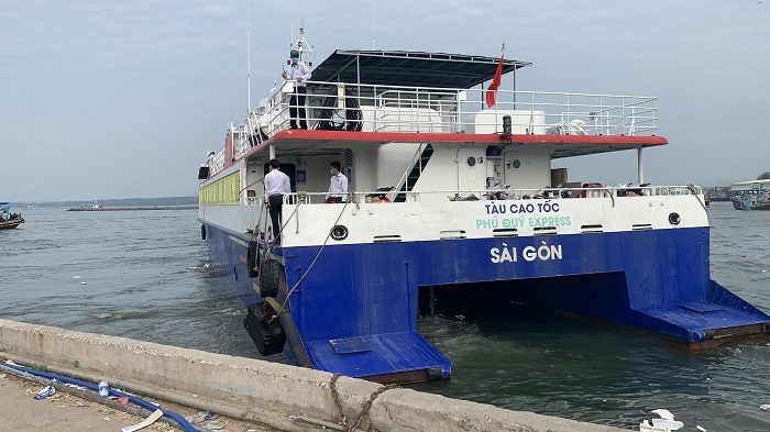 Bình Thuận thuê tàu vận chuyển đề thi tốt nghiệp THPT ra đảo Phú Quý