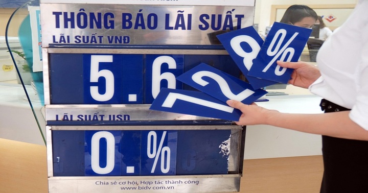 Vì sao lãi suất ngân hàng bất ngờ tăng sốc ở kỳ hạn dài?
