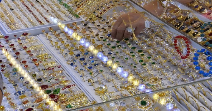 Giá vàng hôm nay 12/7: Giá vàng trong nước tăng từ 50.000 – 140.000 đồng/lượng