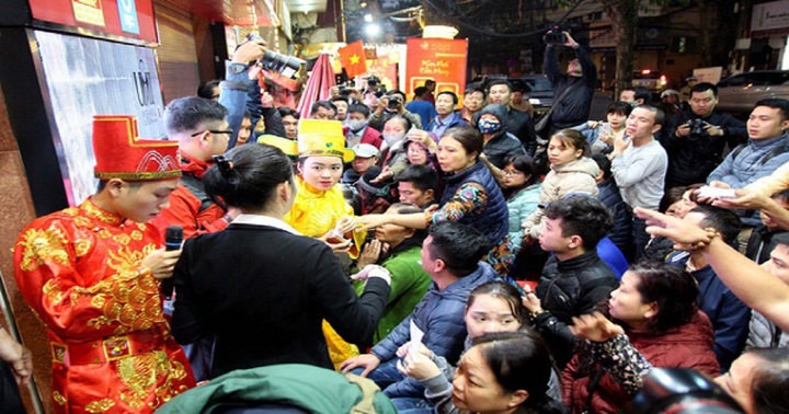 Lưu ý quan trọng khi mua vàng ngày vía Thần Tài 2024 để vừa may mắn lại giảm thiểu rủi ro khi giá biến động