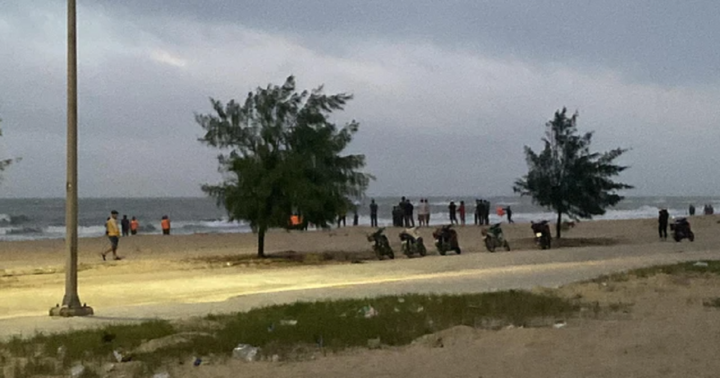 Huế: Tìm kiếm sinh viên mất tích trên biển