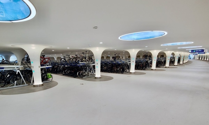 Bãi đỗ xe đạp dưới nước ở Hà Lan có gì đặc biệt khiến cả thế giới trầm trồ?