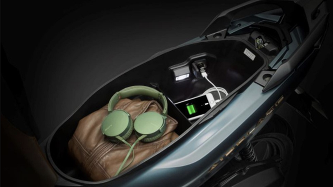 Những đồ vật đừng dại mà để trong cốp xe máy trong những ngày nắng nóng