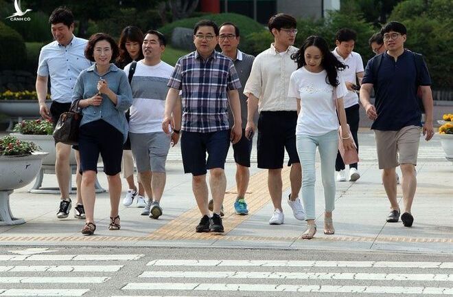 Hàn Quốc: Người dân được khuyến khích mặc quần short, tháo cà vạt để tiết kiệm điện