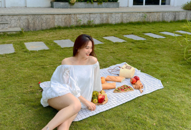 Phương Oanh vướng nghi vấn mang bầu khi liên liên tục mặc đồ rộng che vòng hai