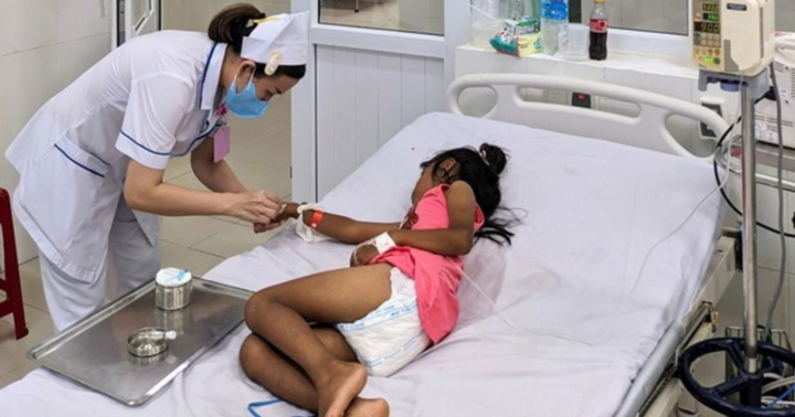 Ninh Thuận: 3 cháu nhỏ bị ngộ độc khi ăn hạt cây dầu mè