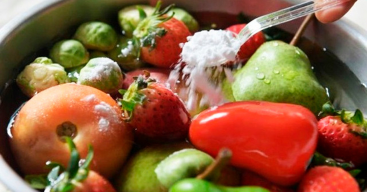 Rửa rau bằng nước muối để loại bỏ hóa chất, chuyên gia nói gì?