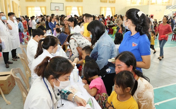 Huế: Khám bệnh, phát thuốc miễn phí cho gia đình đồng bào miền núi