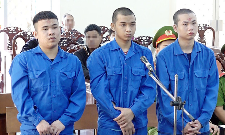 Sát hại cha và chú ruột, nam thanh niên lĩnh án 18 năm tù