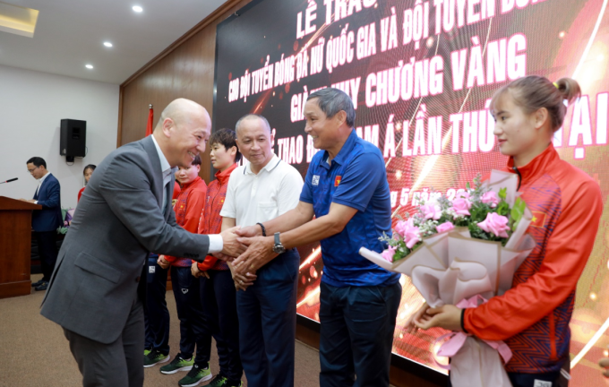 FE Credit đồng hành cùng đội tuyển bóng đá nữ Việt Nam