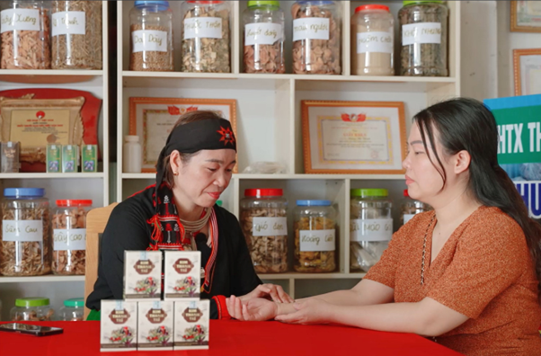 Tấm lòng vì bệnh nhân của lương y Dương Thị Kim