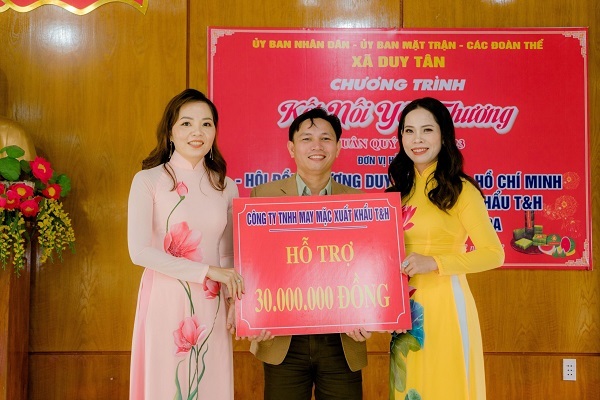 Á Hậu Quý Hương và Á Khôi Hồng Thoa cùng nhau làm thiện nguyện nhân dịp xuân về tại quê hương Duy Xuyên
