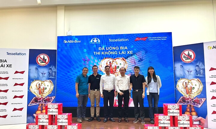 ỦY BAN AN TOÀN GIAO THÔNG QUỐC GIA CÙNG AB INBEV NÂNG CAO VĂN HÓA THƯỞNG THỨC BIA CÓ TRÁCH NHIỆM CHO HÀNG NGÀN CÔNG NHÂN VIÊNTẠI BÌNH DƯƠNG