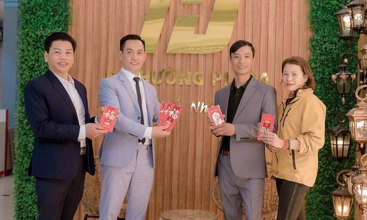 Doanh nhân Đỗ Văn Sáu tặng “vàng” cho khách hàng trong ngày vía Thần Tài