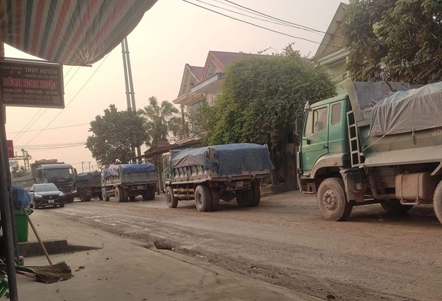 Thanh Hóa: Người dân khổ sở vì tỉnh lộ 525 bị cày nát