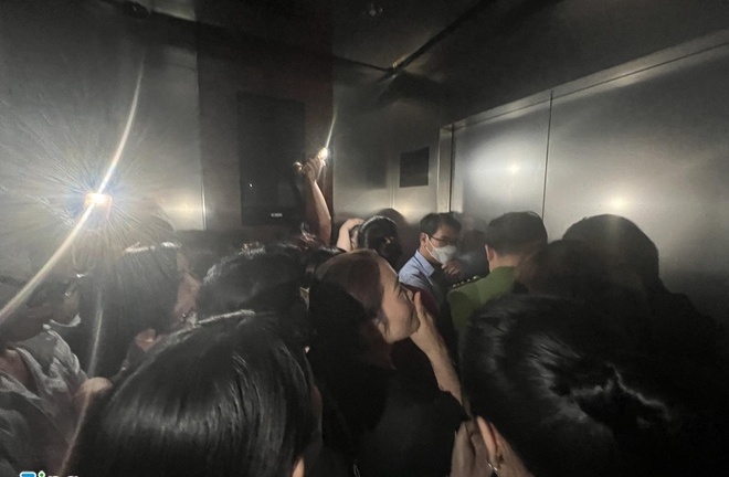 Vụ mất điện, thang máy tòa Keangnam Landmark 72 dừng đột ngột: Cô gái kể lại giây phút mắc kẹt