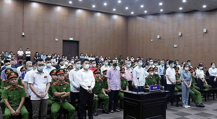 Tạm dừng phiên tòa xét xử vụ án 