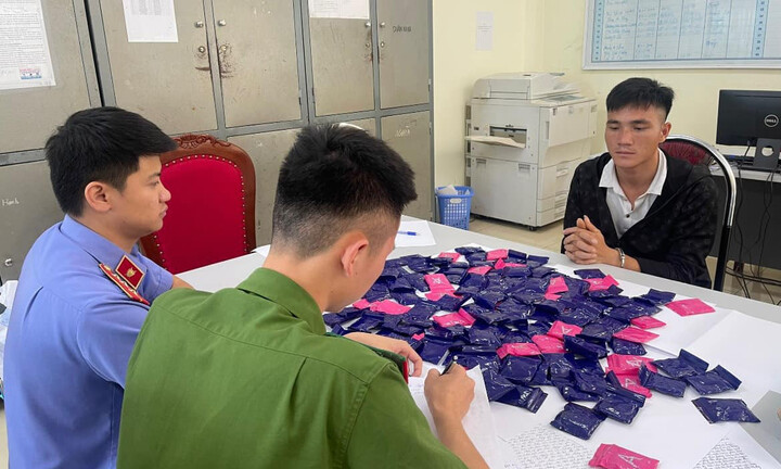 Bắt giữ đối tượng vận chuyển 27.000 viên ma túy từ biên giới về xuôi tiêu thụ