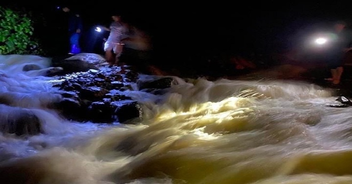 Lũ ống bất ngờ đổ về cuốn trôi một cháu nhỏ ở Yên Bái 