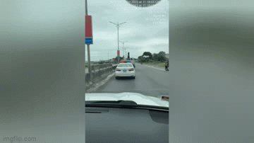 Không nhường đường cho xe ưu tiên, tài xế liên tục gọi điện