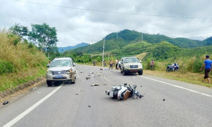 Kon Tum: Điều tra vụ xe biển xanh thuộc Sở Công thương va chạm với xe máy, 2 người chết