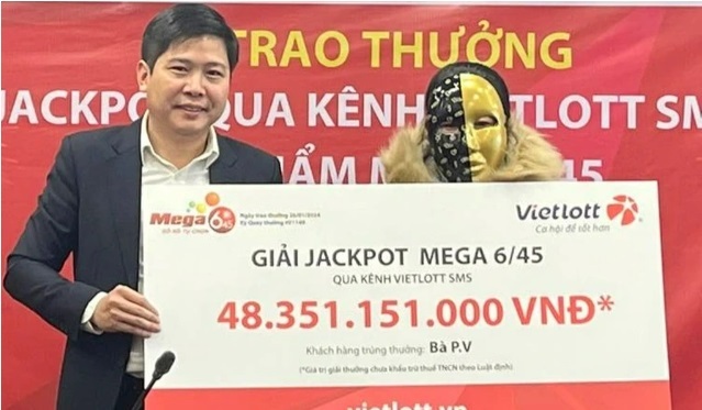 Nữ khách hàng trúng Vietlott 48 tỷ đồng đầu tiên của năm 2024 hé lộ bí quyết chọn số