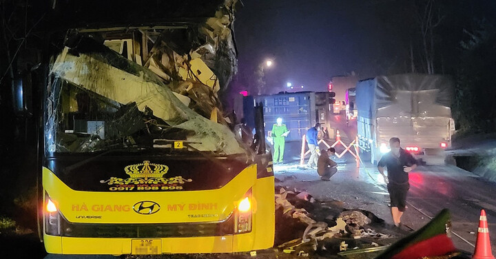 Vụ tai nạn giao thông, 5 người tử vong ở Tuyên Quang: Thông tin hạn kiểm định của xe khách và xe container