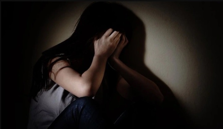 Vụ thiếu nữ 15 tuổi bị bạn trai dọa tung cảnh 