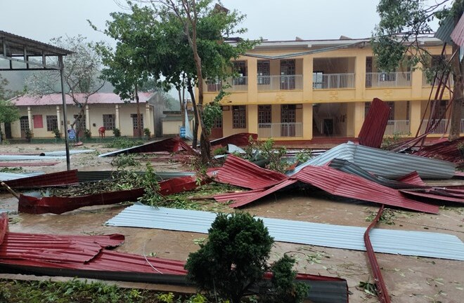 Mưa đá, giông lốc làm hơn 500 căn nhà ở Sơn La bị tốc mái