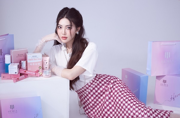 Rich kid Linh Trương gợi ý món quà ý nghĩa ngày 20/11 của Hemia