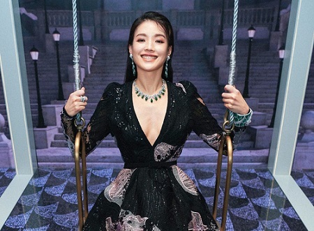 Thư Kỳ khoe vòng 1 gợi cảm nhưng lại lộ dấu hiệu xuống sắc qua loạt ảnh chưa chỉnh sửa