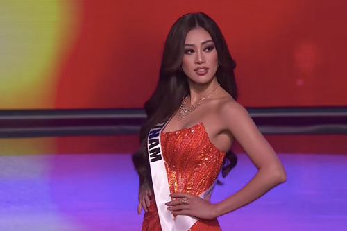 Khánh Vân ghi điểm nhờ hành động tinh tế, diện váy dạ hội lộng lẫy tại bán kết Miss Universe 2020