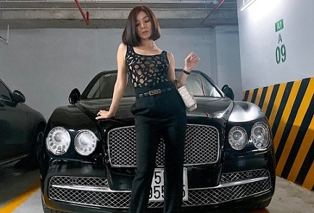 Lệ Quyên tạo dáng