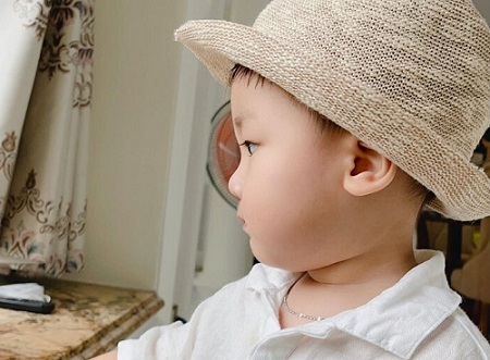 Hòa Minzy khoe ảnh cận mặt