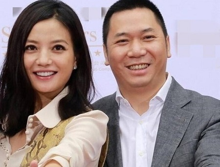 Chồng đại gia xóa hết bài viết liên quan đến Triệu Vy, nghi vấn ly hôn sau 11 năm