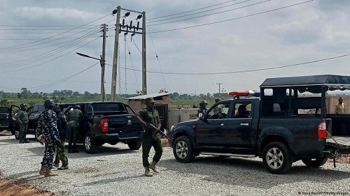 Nigeria: Đang ở trong trường, hơn 200 học sinh bị bắt cóc