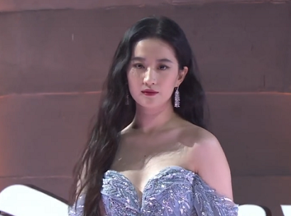 Lưu Diệc Phi lộ bắp tay kém thon gọn, nhan sắc khác xa hình ảnh đã photoshop