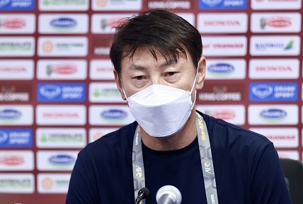 Vòng loại World Cup 2022: HLV tuyển Indonesia bị cấm chỉ đạo trận gặp UAE