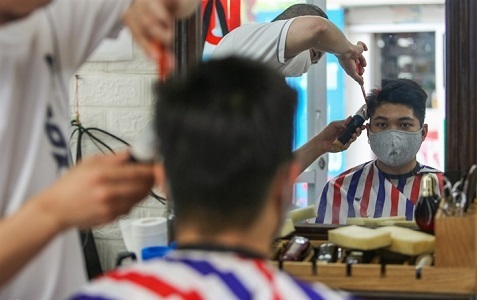 Hà Nội cân nhắc mở cửa trở lại quán ăn, hàng cắt tóc trong tuần tới