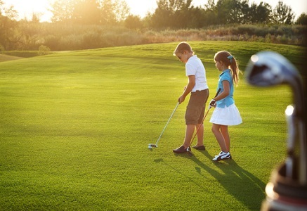 Giới nhà giàu Trung Quốc cho con học chơi golf, tập làm CEO và cư xử như quý tộc