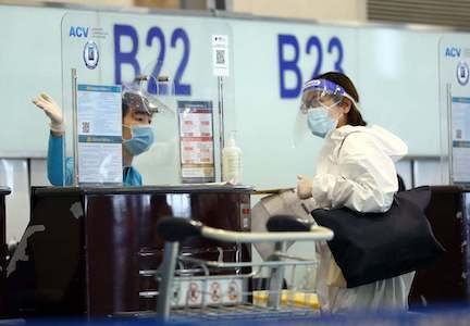 Từ ngày 29/10, hành khách đi máy bay chỉ cần khai báo y tế điện tử